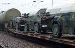 Das wichtigste Fahrzeug im Bestand der Heeresaufklärungsgruppe der Bundeswehr ist der Spähwagen Fennek (4-Rad-Panzerspäwagen), es wiegt 10,3 t und ist als Nachfolger des Luchs seit 2003 bei der Bundeswehr im Einsatz (Bestand 212 Fahrzeuge), hier beim Bahntransport am 13.11.14 Bhf. Flughafen Berlin-Schönefeld.