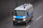 MB 816 D Transportbus der Berliner JUSTIZ als Gefangenentransporter im Einsatz, 13.01.11 Berliner Stadtautobahn H�he Knobelsdorffstr.