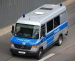 Gruppenmannschaftswagen der Berliner Bereitschaftspolizei, ein MB 813 D Vario, 08.09.09 Berliner Stadtautobahn H�he Knobelsdorffstr.