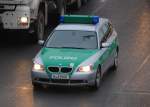 F�hrungsfahrzeug der Berliner Bereitschaftspolizei, ein BMW 525d touring (e39), 13.01.10 Berliner Stadtautobahn H�he Knobelsdorffstr.