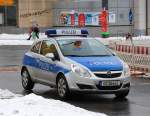 Diese kleinen blauen Opel Corsa sind die Fahrzeuge der Berliner Polizei f�r den speziellen Objektschutz, 13.02.10 Berlin-Pankow.