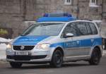 VW Touran Facelift TDI Streifenwagen der Berliner Polizei, 22.12.10 Berlin-Pankow.