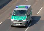 VW Transporter T5 der Berliner Polizei, 10.03.10 Berliner Stadtautobahn H�he Kaiserdamm.
