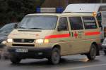 DRK VW TDI Krankentransportfahrzeug mit Brandenburger KFZ-Kennzeichen, 13.01.11 Berlin-Pankow.