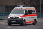 Das gleiche Konzept wie die Berliner Feuerwehr anscheinend? Auch das DRK Berlin hat zus�tzlich zu den eigenen RTW&acute;s jetzt Notarztfahrzeuge im Einsatz, hier ein VW-Transporter am 01.02.11
