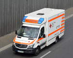 MB Sprinter RTW des DRK Rettungsdienstes Berlin (RTW DRK 3400 Wilmersdorf) am 31.05.16 auf der Berliner Stadtautobahn Höhe Knobelsdorffstr. 