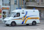 Diese MB Krankentransportwagen in auff�lligem Farbdesign mit der Aufschrift AMBULANCE tragen ebenfalls Berlin Kennzeichen, welche Fa.