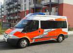 Ein FORD TRANSIT Krankentransportfahrzeug der Fa.Goldhahn aus Berlin am 13.08.15 Berlin-Pankow.