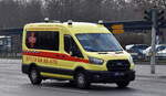Personen,Krankentransporte u. Dienstleistungsgesellschaft GbR, Inhaber Michael Niekammer mit einem FORD TRANSIT Krankentransportfahrzeug am 25.03.25 Berlin Marzahn.