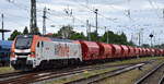 Havelländische Eisenbahn AG, Wustermark [D] mit der geleasten ELP Eurodual Lok  2159-219-5  [NVR-Nummer: 90 80 2159 219-5 D-ELP] und einem Kalizug (leer) am 27.05.25 Höhe Bahnhof Stendal