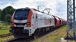 Havelländische Eisenbahn AG, Wustermark [D] mit der geleasten ELP Eurodaul Lok  2159 223-7  [NVR-Nummer: 90 80 2159 223-7 D-ELP] und einem Kalizug (leer ) am 03.06.25 Durchfahrt Bahnhof Stendal