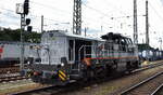 NeS - Netzwerkbahn Sachsen GmbH, Dresden [D] mit der geleasten Nexrail AssetCo  Diesellok DE 18, Name:  Karlotta  [NVR-Nummer: 92 80 4185 121-5 D-NXRL] bei Rangiertätigkeiten Höhe Bahnhof