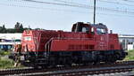 DB Cargo AG, Mainz mit ihrer Voith Gravita 10 BB  261 066-5  (NVR:  92 80 1261 066-5 D-DB ) am 17.06.25 Höhe Bahnhof Senftenberg.