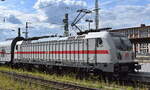 DB Fernverkehr AG [D] mit ihrer  147 572-2  [NVR-Nummer: 91 80 6147 572-2 D-DB] als Schublok eines Steuerwagen-IC Richtung Köln am 08.05.25 Durchfahrt Bahnhof Stendal Hbf.