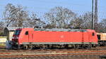 DB Cargo AG, Mainz [D] fährt mit ihrer  185 176-5  [NVR-Nummer: 91 80 6185 176-5 D-DB] zur Abstellposition am Bahnhof Frankfurt (Oder), 22.03.25