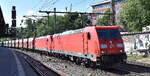 DB Cargo AG, Mainz [D] mit der Doppeltraktion  185 342-3  [NVR-Nummer: 91 80 6185 342-3 D-DB] +   185 309-2  [NVR-Nummer: 91 80 6185 309-2 D-DB] und einem innofreigt-Schüttgutwagenzug (leer)