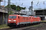 DB Cargo AG, Mainz [D] mit dem Lokzug  189 008-6  [NVR-Nummer: 91 80 6189 008-6 D-DB] mit   189 012-8  [NVR-Nummer: 91 80 6189 012-8 D-DB] +  185 354-8  [NVR-Nummer: 91 80 6185 354-8 D-DB] am Haken