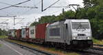 METRANS Rail s.r.o., Praha [CZ] mit ihrer  386 036-8  [NVR-Nummer: 91 54 7386 036-8 CZ-MT] und einem Containerzug am 07.07.25 Höhe Bahnhof Niederndodeleben.