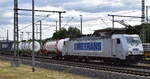 METRANS Rail s.r.o., Praha [CZ] mit ihrer  386 028-5  [NVR-Nummer: 91 54 7386 028-5 CZ-MT] und einem Containerzug am 10.07.25 Höhe Bahnhof Magdeburg Hbf.