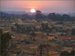 Sonnenuntergang �ber den D�chern von Asmara. (27.10.2008)