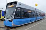 Wirklich keine Schönheit, die von vossloh gebaute Straßenbahn TramLink für die Rostocker Straßenbahn AG, 26.09.14 Inno Trans Berlin.