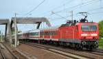 143 065-1 als Schublok mit einem eigenartig zusammengestellten Sonderzug aus Regional- und IC-Personenwagen bestehend Richtung Berlin-Blankenburg, 18.05.15 ca.