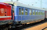 Sonderzug der Rennsteigbahn am 16.09.16 nach Berlin, der blaue ehemaligen DB Personenwagen Typ A4üe Nr. 11727 München (5680 1743 043-6 D-RSBG) im Bf. Flughafen Berlin-Schönefeld.