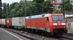 DB Cargo AG, Mainz [D] mit ihrer  152 133-5  [NVR-Nummer: 91 80 6152 133-5 D-DB] und einem Containerzug Richtung Hamburger Hafen am 27.05.25 Höhe Bahnhof Hamburg-Harburg.