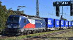 ČD Cargo a.s., Praha [CZ] mit ihrer Vectron  383 001-5  [NVR-Nummer: 91 54 7383 001-5 CZ-CDC] und einem Ganzzug GLS - General Logistics Systems Container am 23.09.25 Höhe Bahnhof