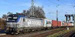 PKP CARGO S.A., Warszawa [PL] mit ihrer Vectron  EU46-508  [NVR-Nummer: 91 51 5370 020-7 PL-PKPC] und einem Containerzug am 08.12.25 Höhe Bahnhof Magdeburg-Neustadt.
