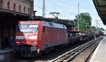 DB Cargo AG, Mainz [D] mit ihrer  152 058-4  [NVR-Nummer: 91 80 6152 058-4 D-DB] und einem gemischten Güterzug am 30.04.25 Durchfahrt Bahnhof Königs Wusterhausen.