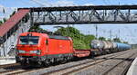 DB Cargo AG, Mainz [D] mit ihrer  193 383  [NVR-Nummer: 91 80 6193 383-7 D-DB] und einem gemischten Güterzug Richtung Rbf.