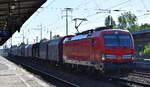 DB Cargo AG, Mainz [D] mit ihrer Vectron  193 395  [NVR-Nummer: 91 80 6193 395-1 D-DB] und einem gemischten Güterzug am 19.08.25 Höhe Bahnhof Schönefeld.