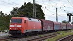 DB Cargo AG, Mainz [D] mit ihrer  152 062-6  [NVR-Nummer: 91 80 6152 062-6 D-DB] und einem gemischten Güterzug am 11.09.25 Höhe Bahnhof Magdeburg-Neustadt.