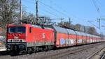 Mitteldeutsche Eisenbahn GmbH, Merseburg-Schkopau mit ihrer  143 344-0  (NVR:  91 80 6143 344-0 D-MEG ) und einem geschlossenen PKW-Transportzug am 27.03.25 Höhe Bahnhof Niederndodeleben.