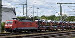 DB Cargo AG, Mainz [D] mit ihrer  189 013-6  [NVR-Nummer: 91 80 6189 013-6 D-DB] und einem PKW-Transportzug (fabrikneue SKODA Modelle) am 10.07.25 Höhe Bahnhof Magdeburg Hbf.