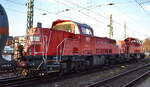 DB Cargo AG, Mainz [D] mit ihren Voith Gravita 10 BB  261 082-2  (NVR:  92 80 1261 082-2 D-DB ) +  261 063-2  (NVR:  92 80 1261 063-2 D-DB ) und einer Reihe Güterwagen zur Übergabe am 03.03.26 Höhe Bahnhof Magdeburg-Neustadt.