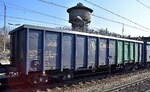 Drehgestell-Hochbordwagen der Fa. QEMETICA Cargo Sp. z o.o. mit bulgarischer Registrierung mit der Nr. 33 RIV 52 BG-TRSOD 5403 039-8 Eaos in einem Ganzzug am 18.03.26 Durchfahrt Bahnhof Kostrzyn nad Odrą (Polen). 