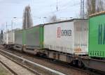 Tachenwagen und Taschenwagen-Doppeleinheiten mit DB SCHENKER + HANGARTNER LKW Auflieger, 04.04.11 Berlin-Karow.