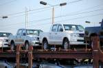 Transport auf der Schiene, fabrikfrische TOYOTA HILUX Pickups, 29.10.10 Bhf.