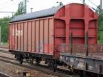 Diese Art von Schiebewandwagen der DB sieht man eher etwas seltener inzwischen, es ist ein Hbillns 303 mit zwei Rads�tzen und sechs verriegelbaren Trennw�nden, 18.08.10 Bhf.