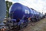 Kesselwagen vom Einsteller Atir-Rail SA mit niederländischer Registrierung mit der Nr. 37 TEN 84 NL-ATRR 7844 245-2 Zans für die Befüllung mit Benzin siehe UN-Nr: 33/1203 in einem Ganzzug am 30.07.25 Höhe Bahnhof Ruhland.