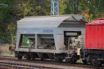 Gedeckter polnischer SCh�ttgutwagen von der Fa. TRANSCHEM mit der Nr. 33 RIV MC 51 PL-TM 0816 150-6 Tadds 3111 bei einer �bergabefahrt am 05.11.13 Berlin-Springpfuhl.