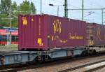 Diese lila Container mit gelber Beschriftung ECS - European Containers Ltd.