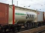 Der sah noch ganz neu und fast unbenutzt aus, der 3000 th niederländische Tankcontainer von VAN DEN BOSCH am 19.03.14 Bhf.