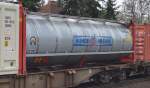 Ein NIJHOF WASSINK Tankcontainer (UN-Nr.