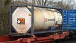 20ér Tankcontainer von DB/SCHENKER (UN-Nr.: 60/2078 = Toluol-2,4-diisocyanat) am 23.01.18 Berlin-Hirschgarten.
