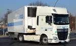 Noch ganz neuer DAF XF 460 EURO 6 Kühlfracht-Sattelzug von HSF LOGISTICS verlästt den Fruchthof am Berliner Westhafen am 27.06.15 