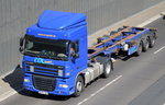 DAF XF 105.410 Zugmaschine mit unbeladenem Containertrailer der Fa.COL GmbH am 21.04.16 Berliner Stadtautobahn Höhe Knobelsdorffstr.