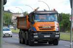 IVECO TRAKKER Baukipper vom Fuhrunternehmen Erler Wennigsen, 27.06.13 Berlin-Pankow.